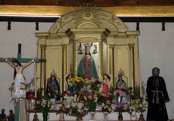 Angahuan, Michoacán, Santiago Apóstol, hospital chapel altar - Michoacán