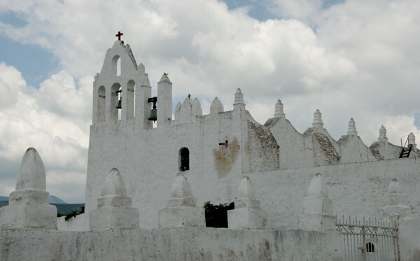 San Juan Bautista, atrial wall & parapet crenellation - Yolotepec, Hidalgo
