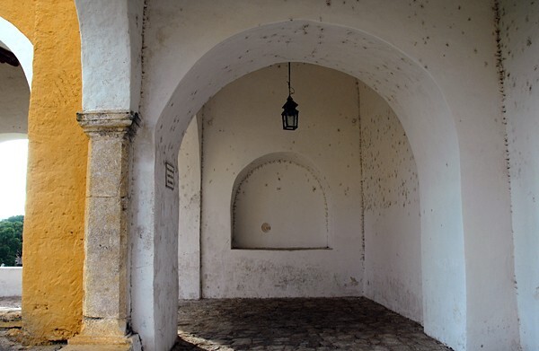 NW atrio, arcade testera - San Antonio de Padua