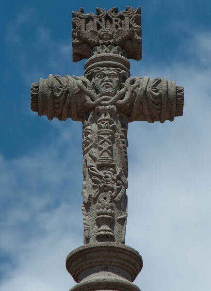 Façade roof cross - San Francisco, façade, roof cross, cloister