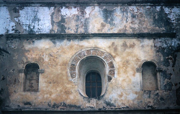 San Miguel Arcángel, façade, choir loft window - Tumbala, Chiapas