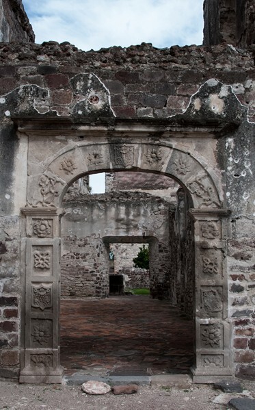 Convento portal - Santiago Apóstol (ruins)