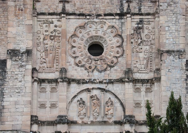 San Juan Bautista, N façade, oculus & reliefs - San Juan Bautista, North façade