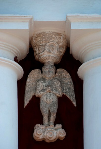 La Asunción de María, façade closeup, angel - Acaxochitlán, Hidalgo