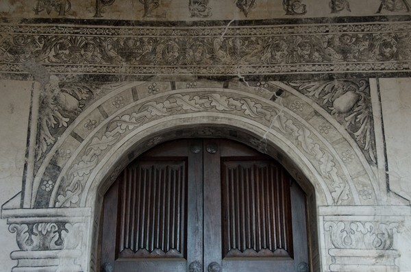 Large cloister, upper ambulatory portal - San Agustín, convento, large & small cloisters, apse