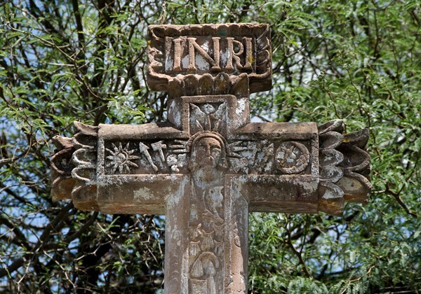 Atrial cross, front crossing - Nuestro Señor de Ojo Zarco (El Templo del Barrio)