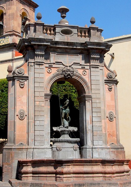 Framework & basin - Fuente de Neptuno, Querétaro