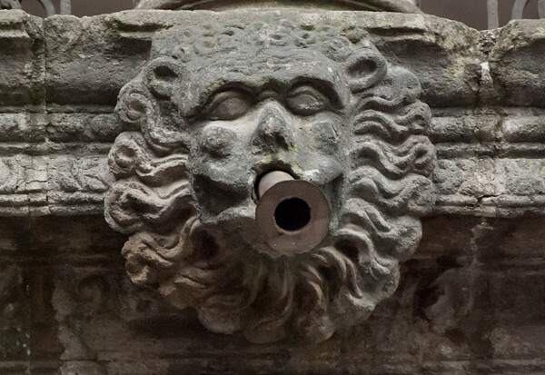 Cloister waterspout - La Merced (cloister)