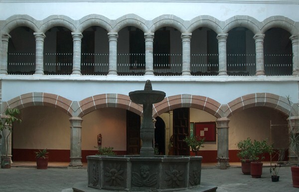 Santa María, upper & lower cloister arches & fountain - Tlatlauquitepec, Puebla