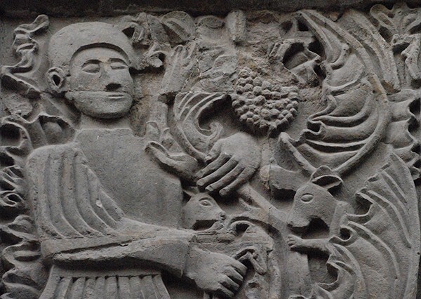 Left pilaster detail - Casa del que mató el aminal (main portal)