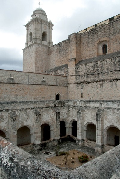 San Juan Bautista, cloister & bell-tower - San Juan Bautista, convento & cloister