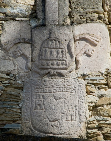 Façade, second tier relief, Papal tiara - La Inmaculada Concepción