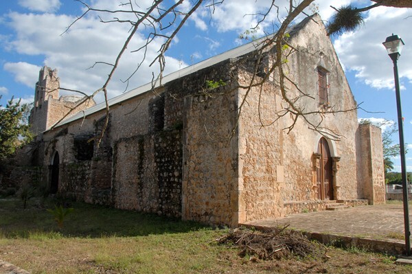 San Bartolomé, façade & exterior nave buttressing - Opichen, Yucatán