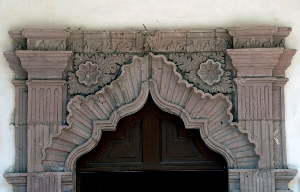 Lower cloister portal detail - Santiago
