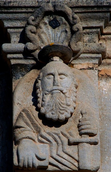 Nuestro Señor de Araró, façade portal, architrave relief right - Araró, Michoacán