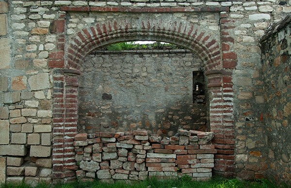 Capilla posa - San Martín, façade, posa chapel & atrial cross