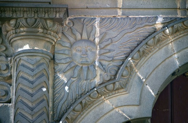 San Dionisio, façade portal, left spandrel, sun - Yauhquemehcan, Tlaxcala