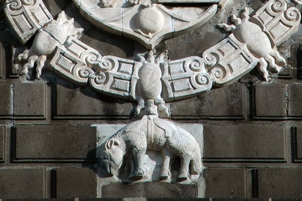 Façade gable, Charles V coat of arms, detail - Catedral de la Inmaculada Concepción