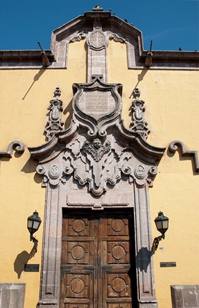 Rear portal - Palacio de Justicia