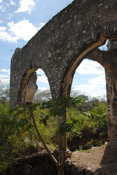 16_Tixcacaltutyub, Yucatán, San Juan Bautista, camarin de la virgen.  - Tixcacaltutyub, Yucatán