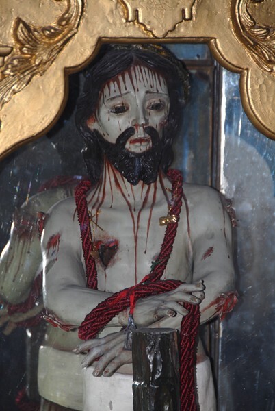 Santa Isabel Tola, nave sculpture, Christ at the Column, detail - Indios Verdes
