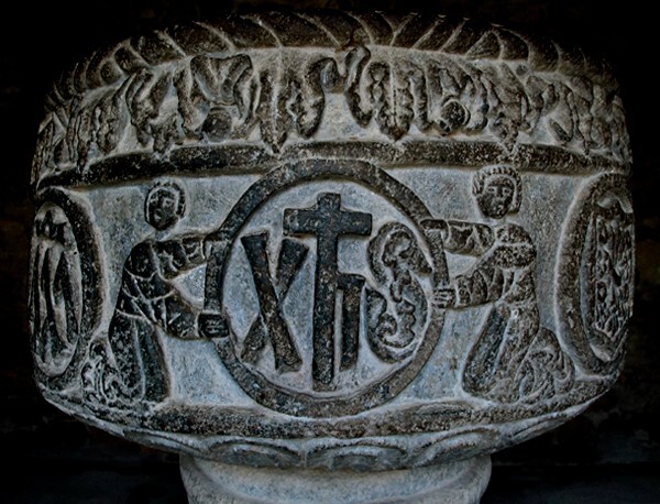 Convento, baptismal font - Santiago Apóstol (ruins)