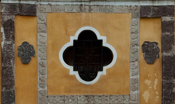 Upper façade, alfiz relief & choir loft window - Santa Mónica