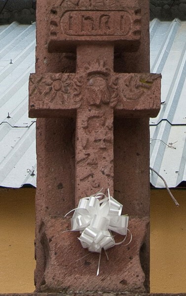 Santiago, diminutive cross on atrial cross shaft - Chapatongo, Hidalgo