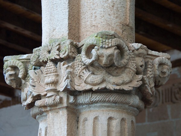 Portería, pillar capital - La Asunción de Nuestra Señora