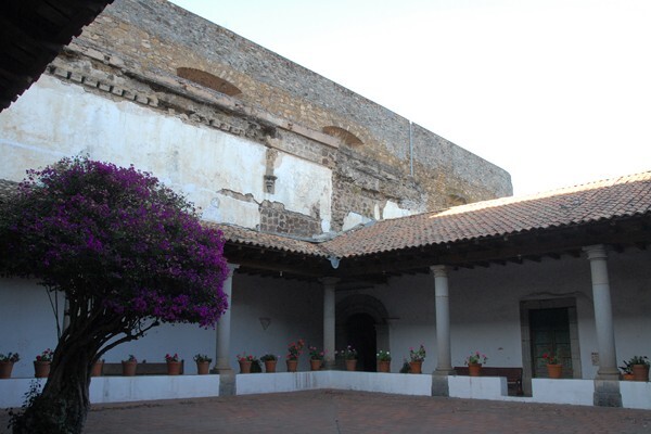 Convento patio - San Agustín