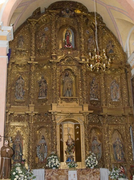 La Tercera Orden, high altar - Nave, high altar & sacristy door