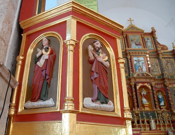 Los Tres Reyes, pulpit & high altar - Tizimín, Yucatán
