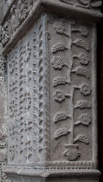 El Cristo Rey, façade, main portal, left pilaster & jamb - Tulpetlac, México