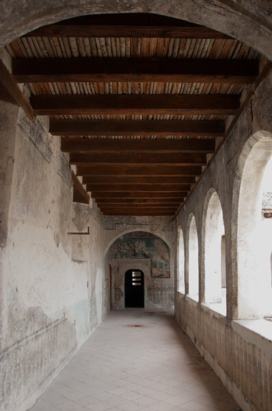 Los Santos Reyes, upper cloister walk - Los Santos Reyes, cloister & murals