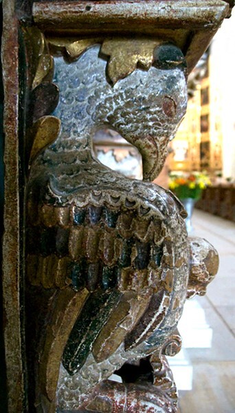 Yanhuitlán, Oaxaca, Santo Domingo, nave retablo atlante (pelican) - Oaxaca