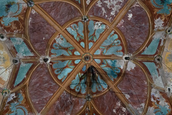 Sanctuary, ribbed vault webbing - San Juan Bautista, nave, cloister & sala de profundis