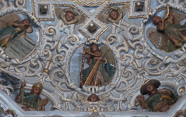 Cupola detail, musicians & holy virgins - Cupola, sanctuary, transepts & sotocoro