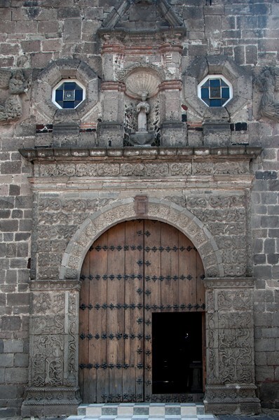 Façade portal alfiz - Iglesia Sanctorum