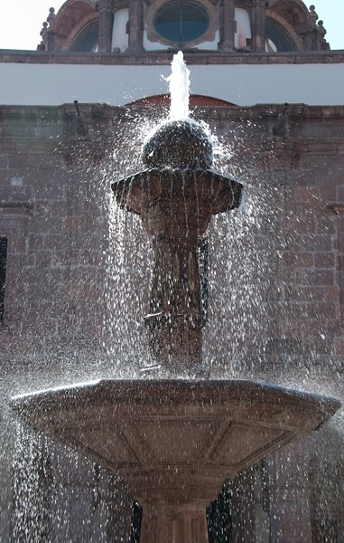 Patio fountain wellspout - Palacio Clavijero