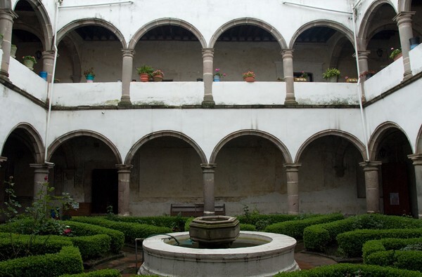 Cloister - San Luis Obispo, façade, portería, cloister, porciúncula door