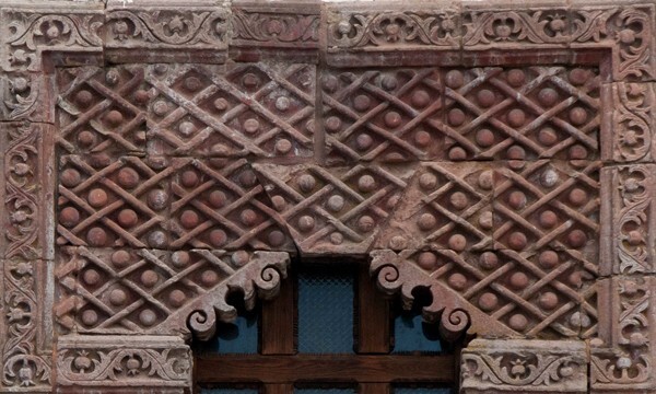 Façade, choir loft window relief - Santiago Apóstol