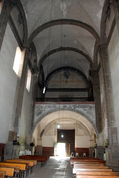 Nave & choir - San Agustín, nave, capilla abierta & atrial cross