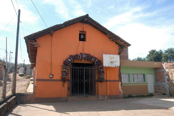 Las Virgenes (capilla de barrio) - Tarecuato, Michoacán