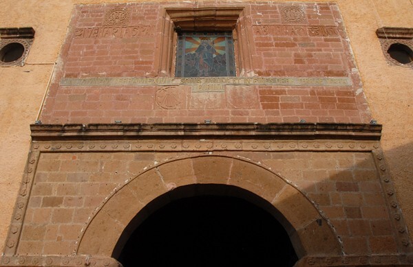 Santiago Apóstol, façade alfiz - Tecozautla, Hidalgo