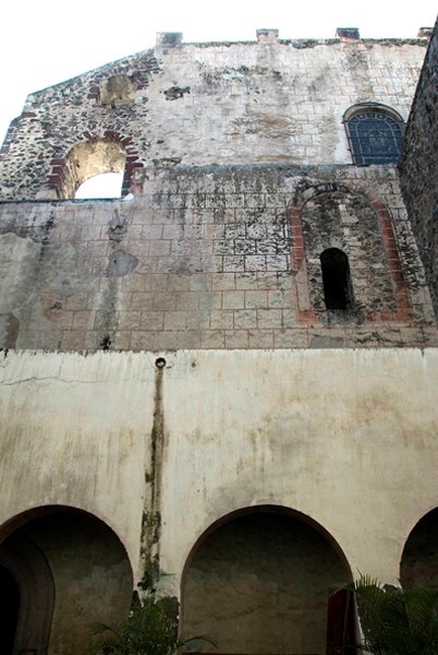 Sacristy patio - San Pablo, nave, sacristy & cloister