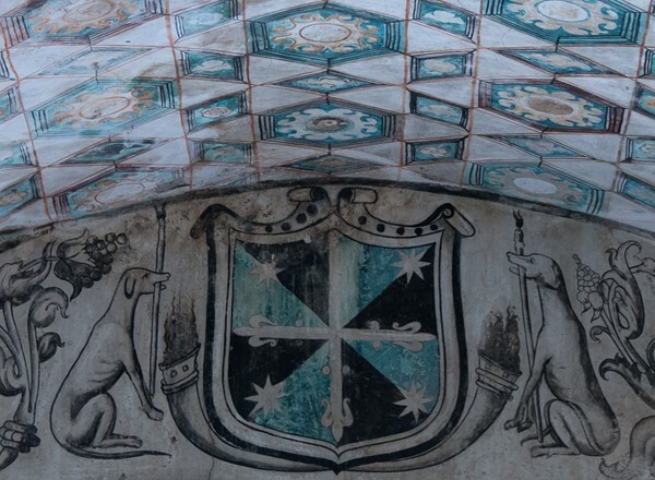 Santo Domingo, capilla abierta mural, Dominican dogs & insignia - Oaxtepec, Morelos