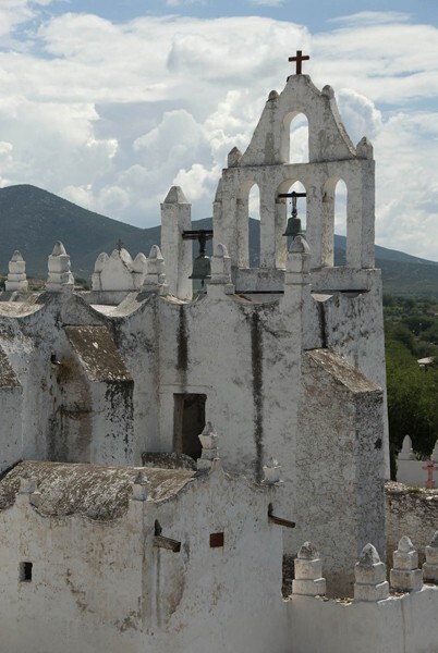 San Juan Bautista, crenellation & espadaña - Yolotepec, Hidalgo