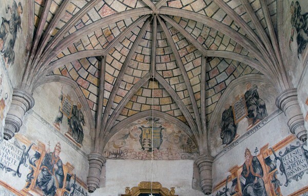 Sanctuary, murals & ribbed vault - San Agustín, nave, capilla abierta & atrial cross