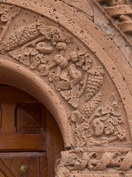 Façade portal, archivolt details - San Jerónimo