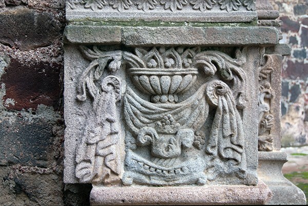 Chancel arch left pilaster capital - San Luis Obispo, capilla abierta